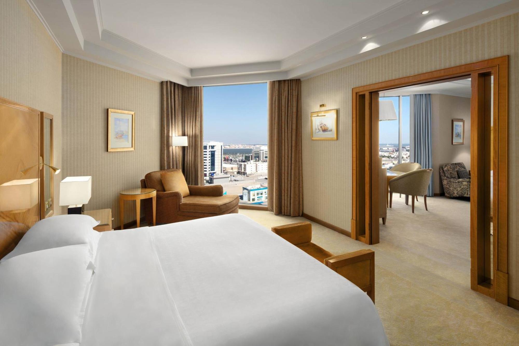 Sheraton Dammam Hotel & Convention Centre Kültér fotó Suite