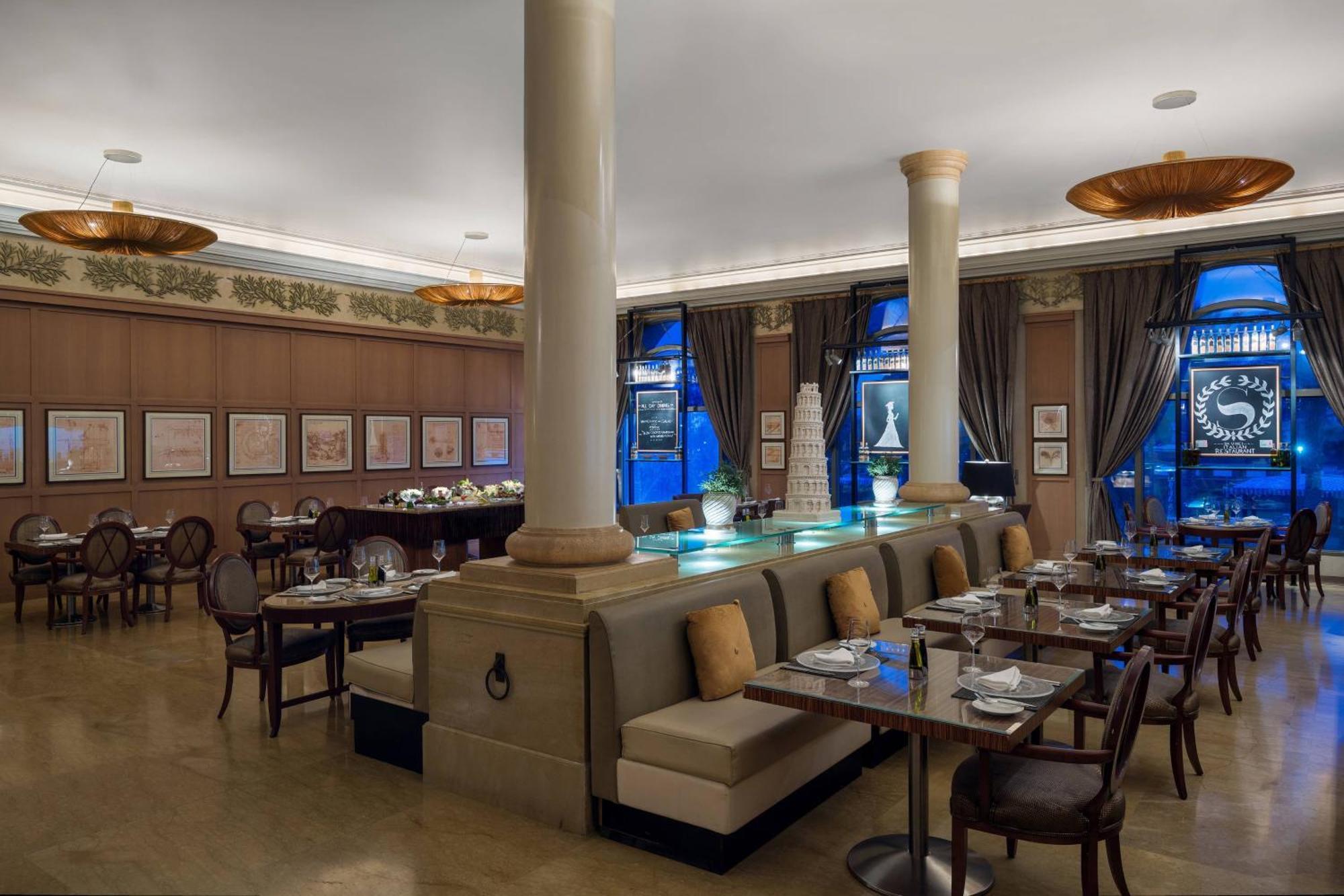 Sheraton Dammam Hotel & Convention Centre Kültér fotó The interior of the restaurant