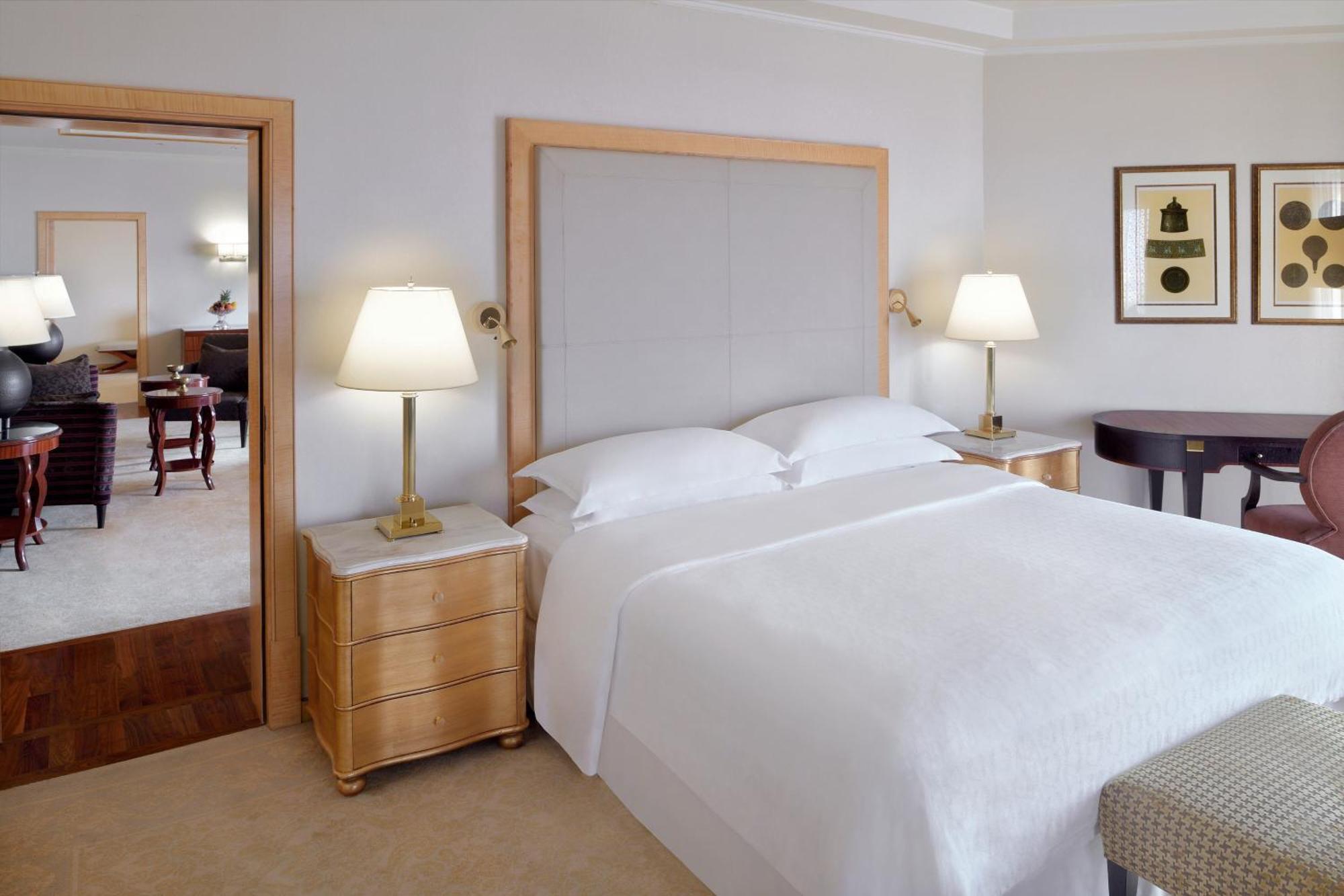 Sheraton Dammam Hotel & Convention Centre Kültér fotó A bedroom at the Four Seasons Hotel