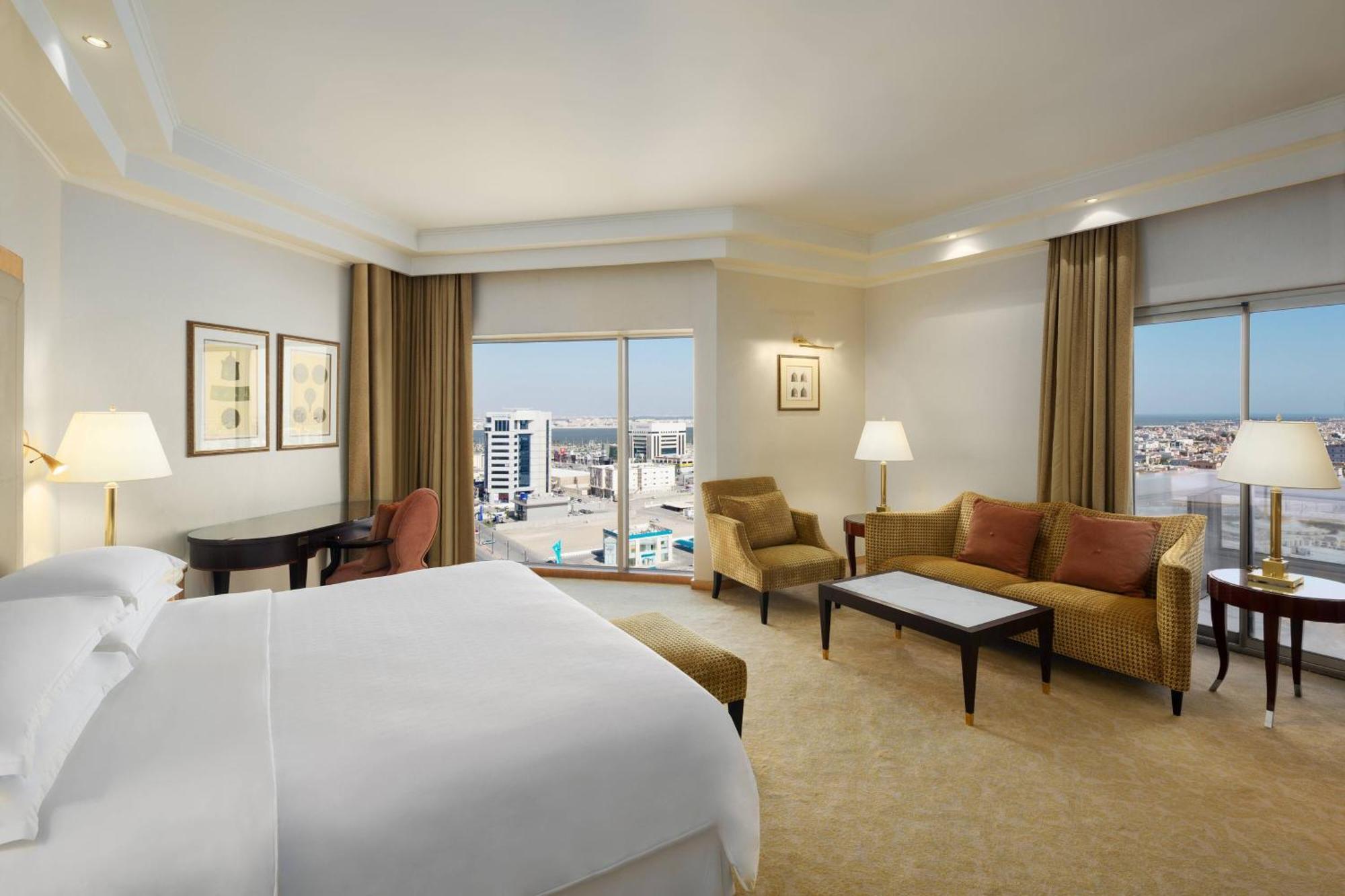 Sheraton Dammam Hotel & Convention Centre Kültér fotó A room at the Four Seasons Hotel, Madrid