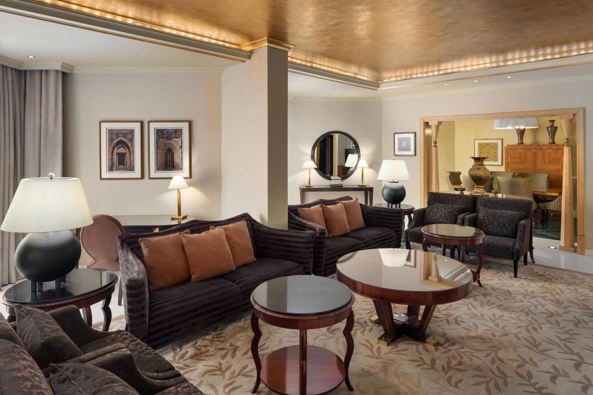 Sheraton Dammam Hotel & Convention Centre Kültér fotó The Drawing Room