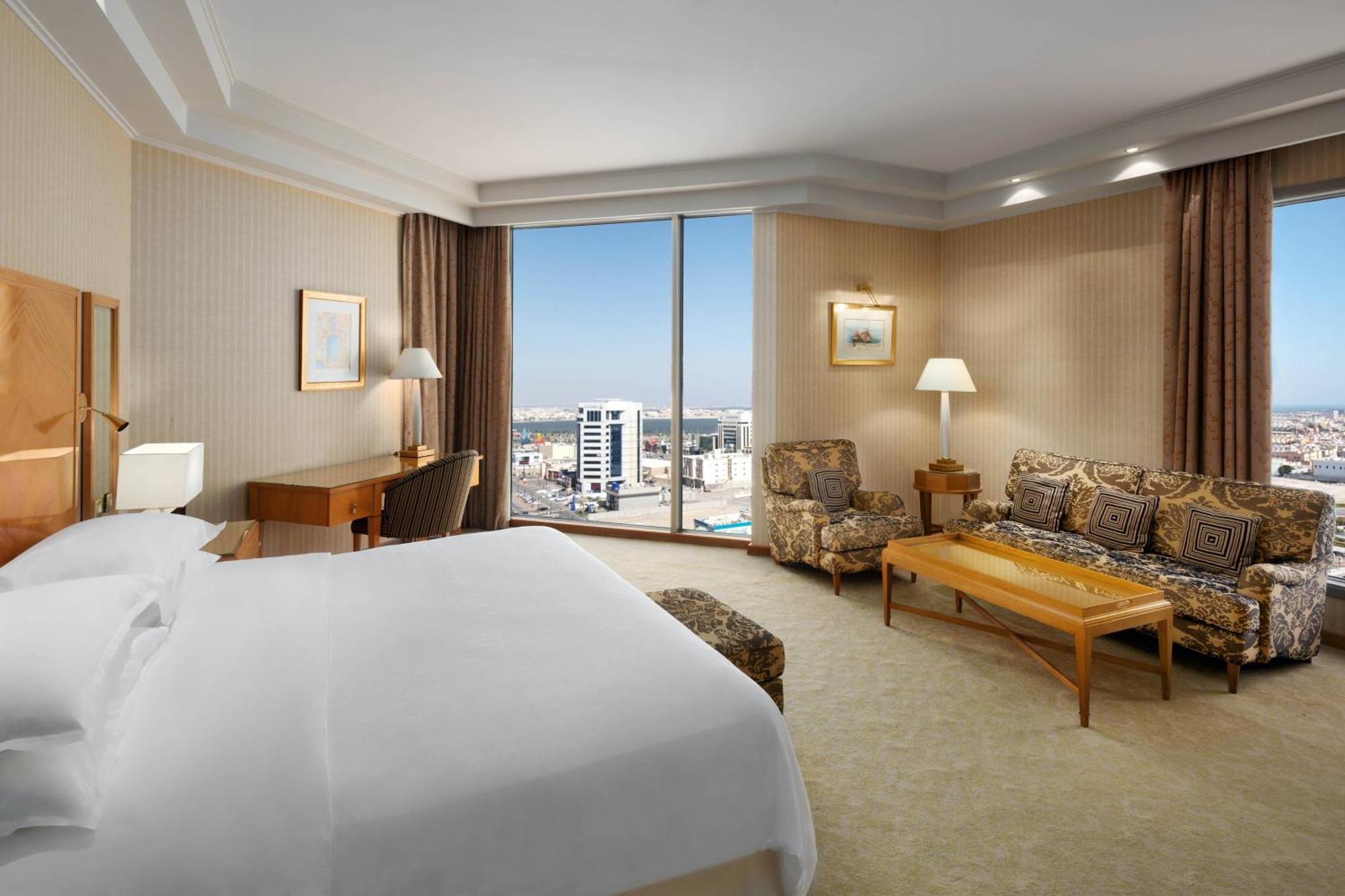 Sheraton Dammam Hotel & Convention Centre Kültér fotó A guest room at the Jumeirah Atlantis