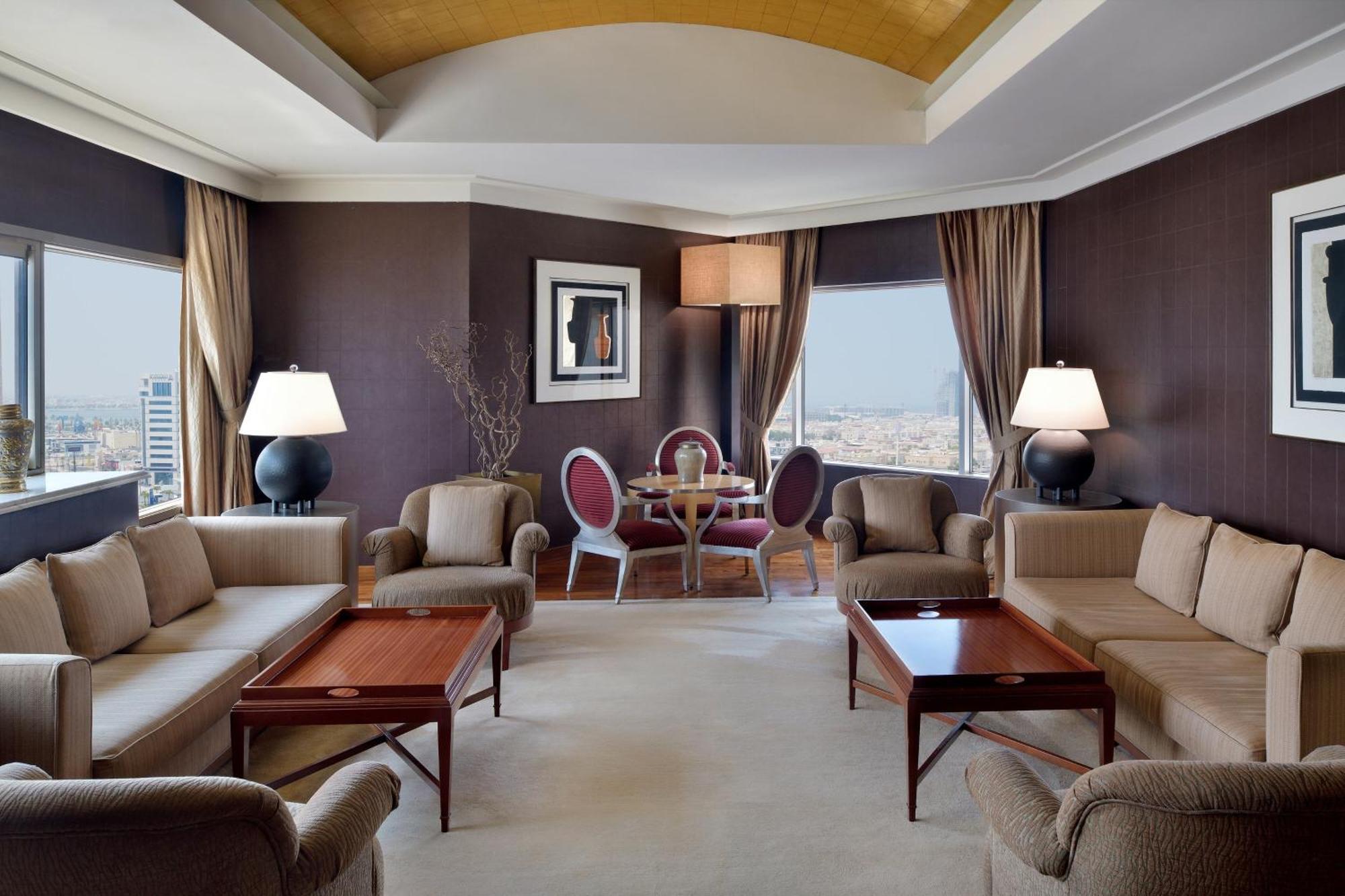 Sheraton Dammam Hotel & Convention Centre Kültér fotó The interior of a suite at the Four Seasons Hotel, Cairo